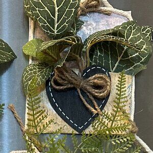 Kitchen magnet floral hanger